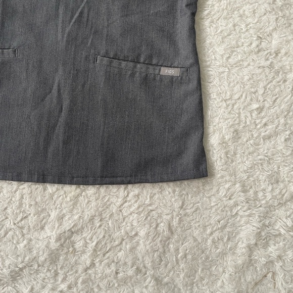 Figs Charcoal Scrub Top - Picture 3 of 11